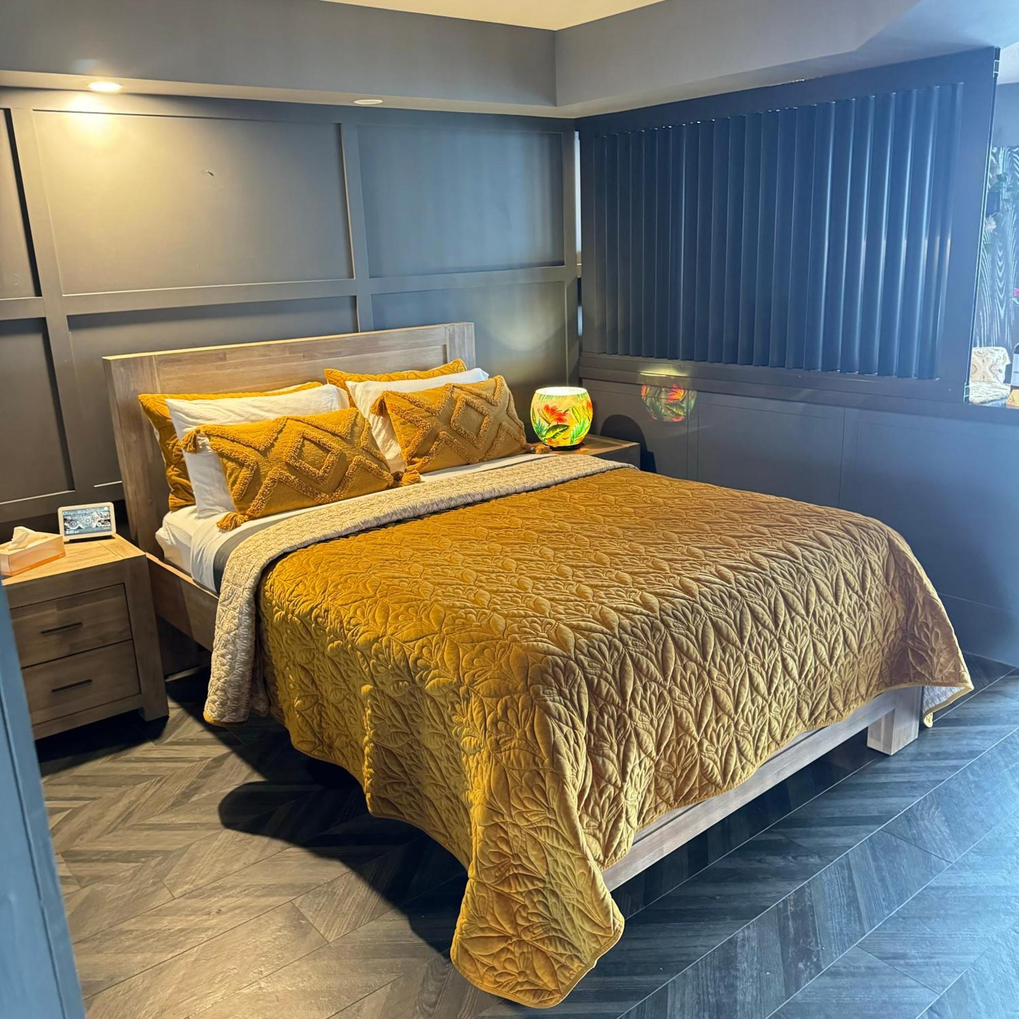 Apartment Ally's Golden Retreat!